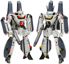 Load image into Gallery viewer, PRE-ORDER 1/100 VF-1S/A Super Valkyrie (Battroid) Model Kit Macross