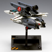 Load image into Gallery viewer, PRE-ORDER 1/100 VF-1S/A Super Valkyrie (Figther) Model Kit Macross