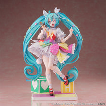 Load image into Gallery viewer, PRE-ORDER 1/7 Scale Hatsume Miku Expo VR Ver. Character Vocal Series 01: Hatsune Miku