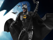 Load image into Gallery viewer, PRE-ORDER Dynamic 8action Heroes DAH-092 Batman Modern Suit The Flash