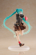 Load image into Gallery viewer, PRE-ORDER Hatsune Miku Fashion Figure Outdoor Ver.