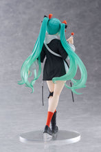 Load image into Gallery viewer, PRE-ORDER Hatsune Miku Figure Fashion Punk Ver.