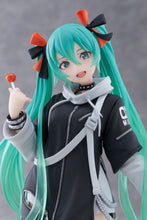 Load image into Gallery viewer, PRE-ORDER Hatsune Miku Figure Fashion Punk Ver.