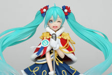 Load image into Gallery viewer, PRE-ORDER Hatsune Miku Figure Winter Live Ver.
