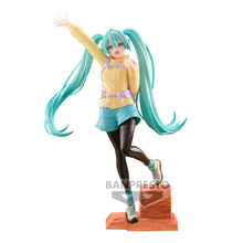 Load image into Gallery viewer, PRE-ORDER Hatsune Miku Holiday Memories Mountain Climbing Hatsune Miku