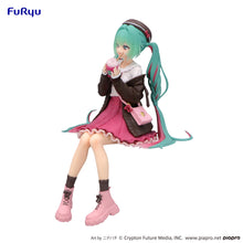 Load image into Gallery viewer, PRE-ORDER Hatsune Miku Noodle Stopper Figure Autumn Date Pink Color ver.