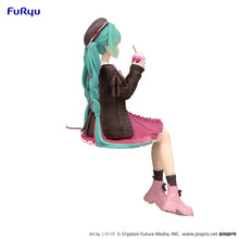 Load image into Gallery viewer, PRE-ORDER Hatsune Miku Noodle Stopper Figure Autumn Date Pink Color ver.
