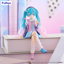 Load image into Gallery viewer, PRE-ORDER Hatsune Miku Noodle Stopper Figure Love Blazer Navy Color ver.