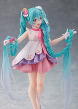 Load image into Gallery viewer, PRE-ORDER Hatsune Miku Wonderland Figure Rapunzel Character Vocal Series 01: Hatsune Miku