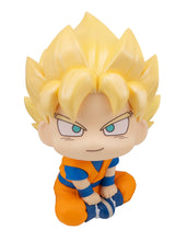 Load image into Gallery viewer, PRE-ORDER Lookup Super Saiyan Son Goku (mini) & Super Saiyan Vegeta (mini) (with gift) Dragon Ball DAIMA