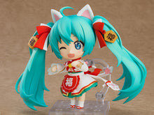 Load image into Gallery viewer, PRE-ORDER Nendoroid Hatsune Miku: Maneki Miku Ver. Character Vocal Series 01: Hatsune Miku