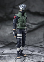 Load image into Gallery viewer, PRE-ORDER S.H.Figuarts Kakashi Hatake The Famed Sharingan Hero (Reissue) Naruto Shippuden