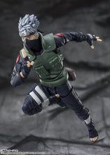 Load image into Gallery viewer, PRE-ORDER S.H.Figuarts Kakashi Hatake The Famed Sharingan Hero (Reissue) Naruto Shippuden