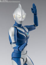 Load image into Gallery viewer, PRE-ORDER  S.H.Figuarts Ultraman Cosmos Luna Mode