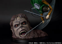 Load image into Gallery viewer, PRE-ORDER Scale Figure "Levi vs Beast Titan ver." Attack on Titan