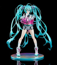 Load image into Gallery viewer, PRE-ORDER 1/7 Scale Hatsune Miku with SOLWA Character Vocal Series 01 Hatsune Mik