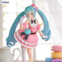 Load image into Gallery viewer, PRE-ORDER Hatsune Miku - Exceed Creative Figure - SweetSweets Series Macaroon