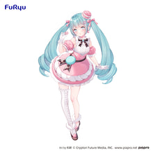 Load image into Gallery viewer, PRE-ORDER Hatsune Miku - Exceed Creative Figure - SweetSweets Series Macaroon