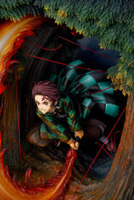 Load image into Gallery viewer, PRE-ORDER NON SCALE Tanjiro Kamado Hinokami Kagura Dance Demon Slayer Kimetsu no Yaiba