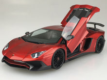 Load image into Gallery viewer, PRE-ORDER 1/24 Scale 2015 Lamborghini Aventador SV Model Kit
