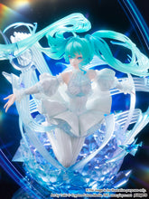 Load image into Gallery viewer, PRE-ORDER 1/7 Scale Hatsune Miku Crystal Dress Ver. Figure Character Vocal Series 01: Hatsune Miku
