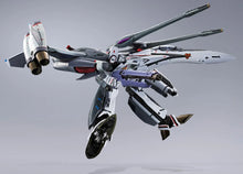 Load image into Gallery viewer, PRE-ORDER DX Chogokin VF-25F Tornado Messiah Valkyrie (Alto Saotome Machine Revival Ver.) Macross Frontier: The False Songstress
