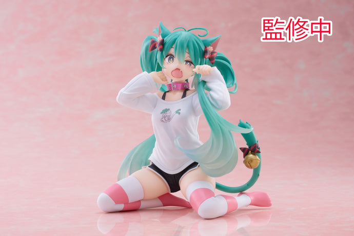 PRE-ORDER Hatsune Miku Desktop Cute Figure