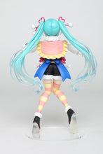 Load image into Gallery viewer, PRE-ORDER Hatsune Miku Figure Winter Image Ver.
