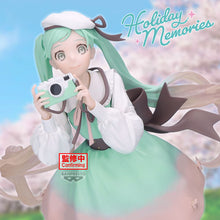 Load image into Gallery viewer, PRE-ORDER Hatsune Miku Holiday Memories Camera Hatsune Miku
