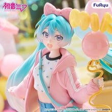 Load image into Gallery viewer, PRE-ORDER Hatsune Miku Muchute Figure Theme Park Date ver.
