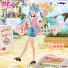 Load image into Gallery viewer, PRE-ORDER Hatsune Miku Muchute Figure Theme Park Date ver.
