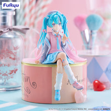 Load image into Gallery viewer, PRE-ORDER Hatsune Miku Noodle Stopper Figure Love Blazer ver.
