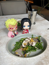 Load image into Gallery viewer, PRE-ORDER Lookup Boa Hancock &amp; Donquixote Doflamingo set (with gift) One Piece
