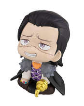 Load image into Gallery viewer, PRE-ORDER Lookup Dracule Mihawk &amp; Crocodile set (with gift) One Piece
