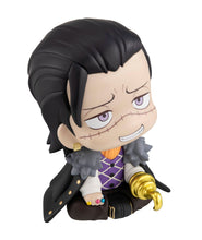 Load image into Gallery viewer, PRE-ORDER Lookup Dracule Mihawk &amp; Crocodile set (with gift) One Piece
