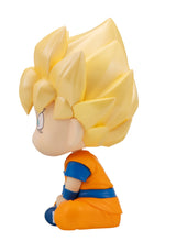 Load image into Gallery viewer, PRE-ORDER Lookup Super Saiyan Son Goku (mini) &amp; Super Saiyan Vegeta (mini) (with gift) Dragon Ball DAIMA
