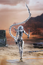 Load image into Gallery viewer, PRE-ORDER MEGALOMARIA UNLIMITED UNIVERSE Wreckage Hunter Plastic Model
