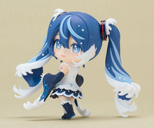 Load image into Gallery viewer, PRE-ORDER Nendoroid Hatsune Miku: Katsushika Hokusai Collaboration Ver. (Rella) Character Vocal Series 01: Hatsune Miku
