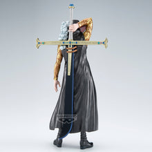 Load image into Gallery viewer, PRE-ORDER One Piece Premium Dracule Mihawk [The Metallic]
