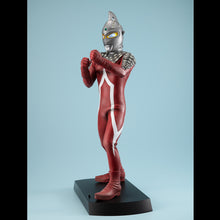Load image into Gallery viewer, PRE-ORDER Ultimate Article Ultra Seven Battle Image Color Edition
