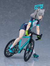 Load image into Gallery viewer, PRE-ORDER figma Shiroko Sunaookami (Cycling) DX Edition Blue Archive
