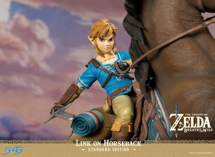 PRE-ORDER Link on Horseback - The Legend of Zelda: Breath of the Wild (Standard Edition)